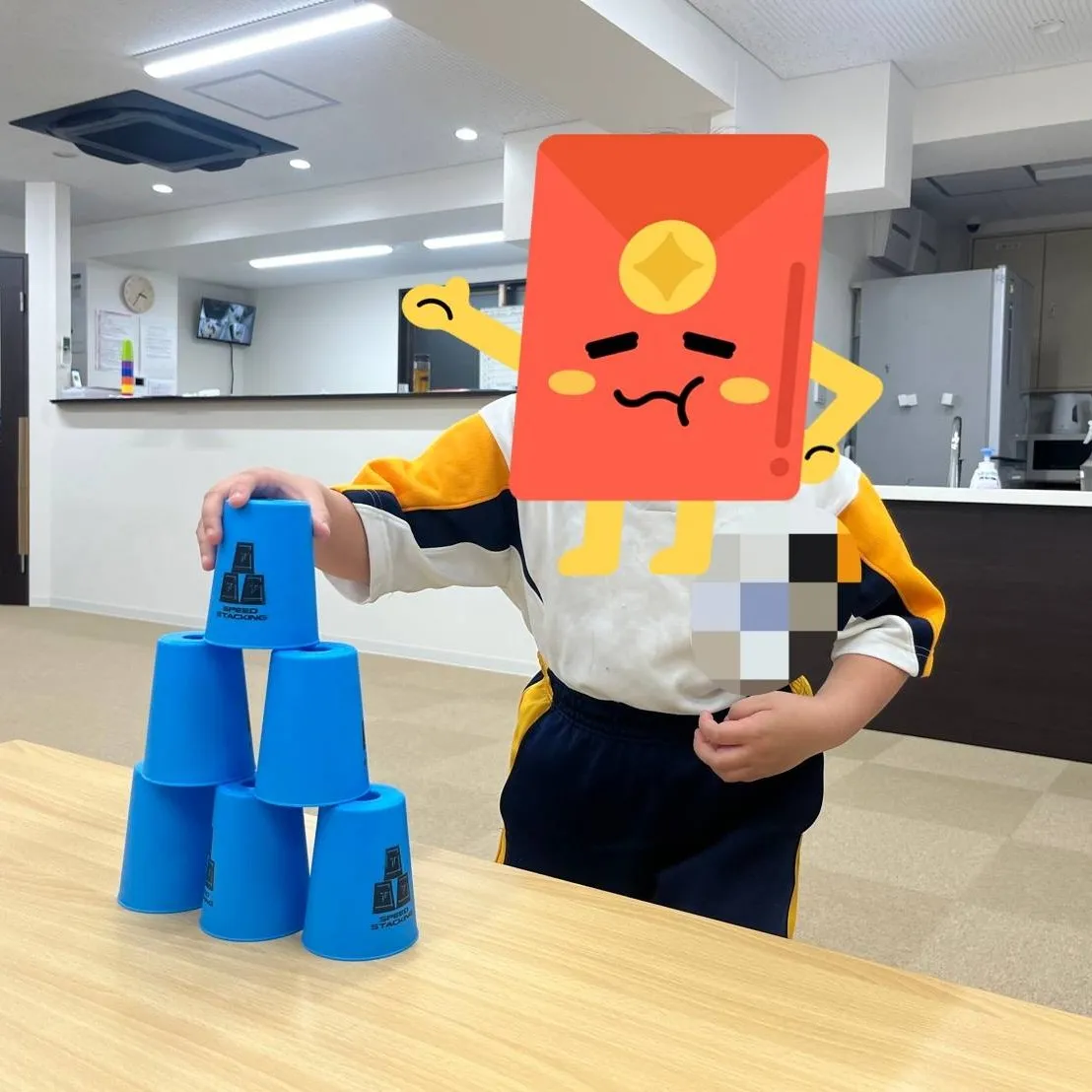 カップを積み立てろ!