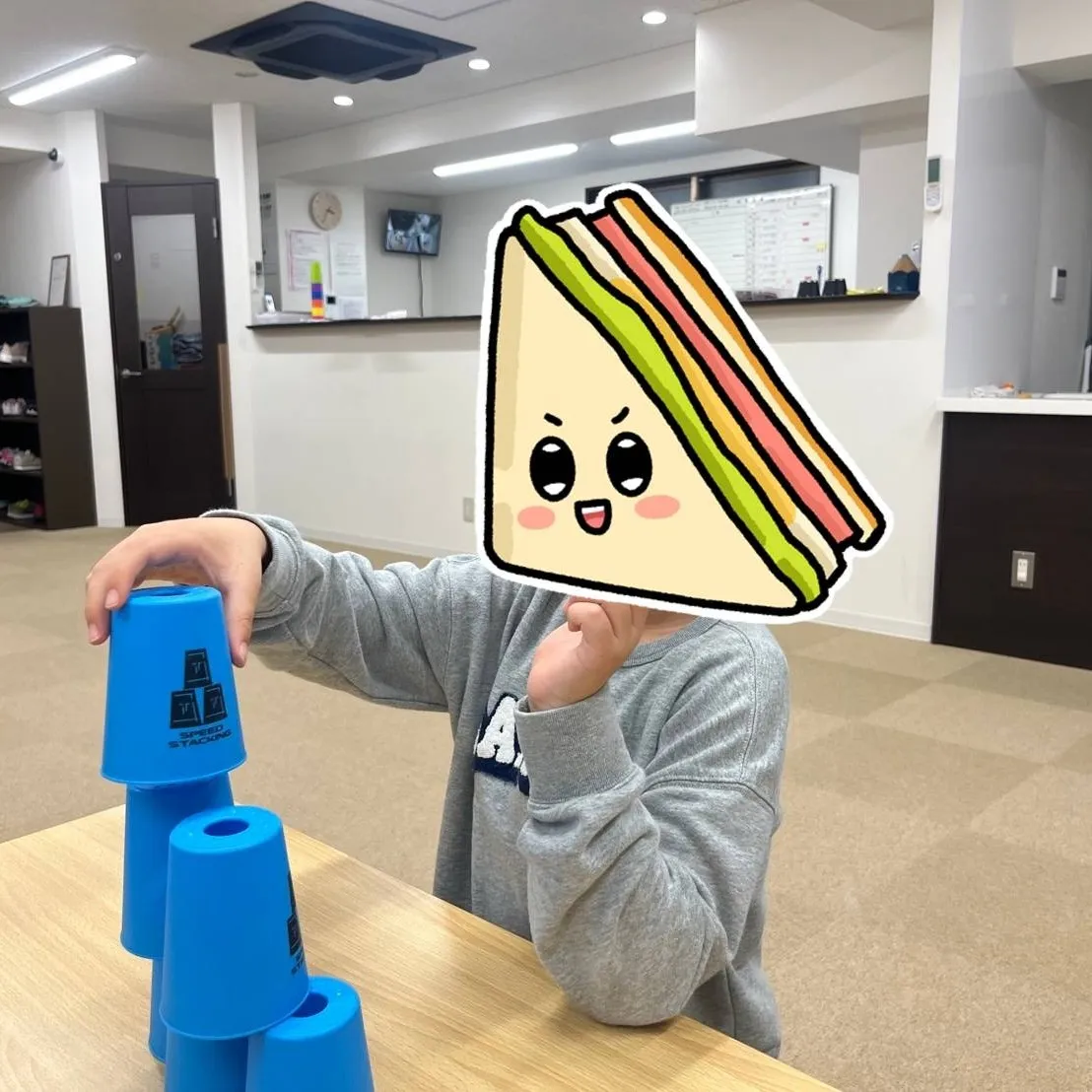 カップを積み立てろ!