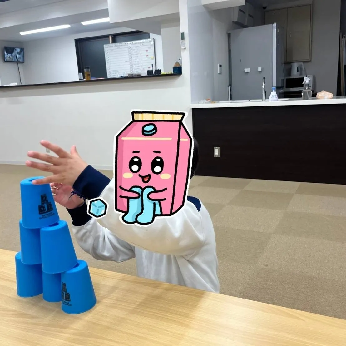 カップを積み立てろ!