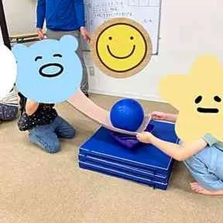 タオルで風船運び競走!